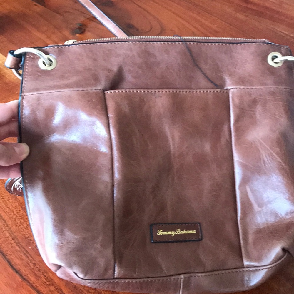 Tommy Bahama cross body leader purse